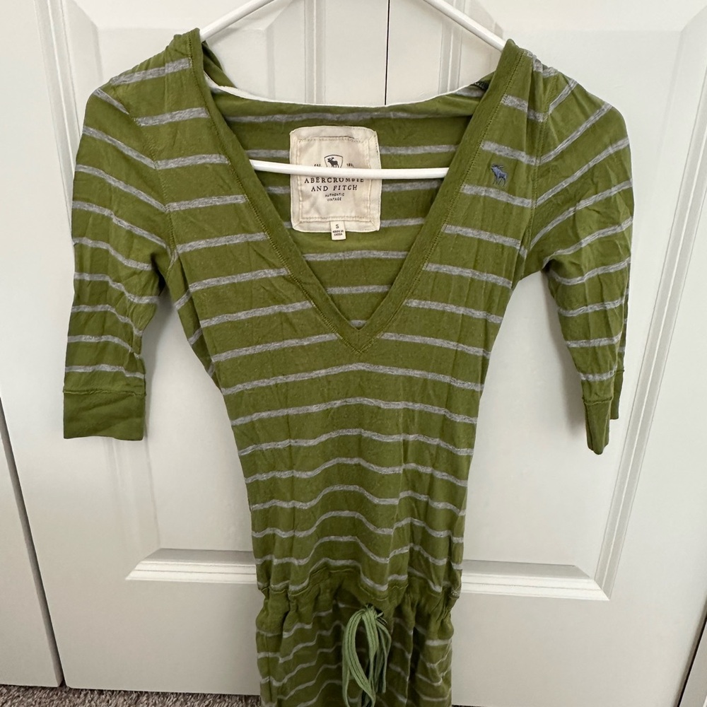Y2K VERY RARE VINTAGE Abercrombie & Fitch Green and Gray Stripe 3/4 Sleeve Shirt